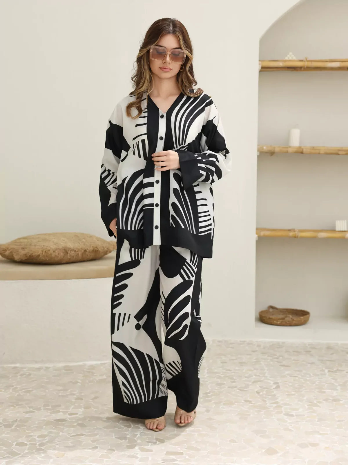 XAYWEAR Women's Kuroba Black And White Co Ord Set