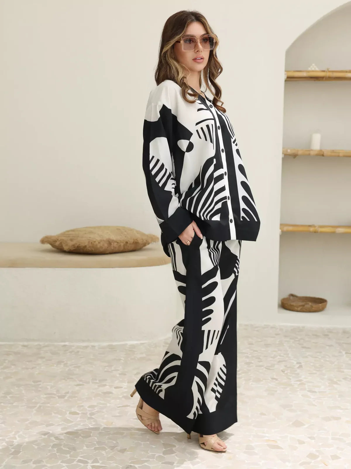 XAYWEAR Women's Kuroba Black And White Co Ord Set