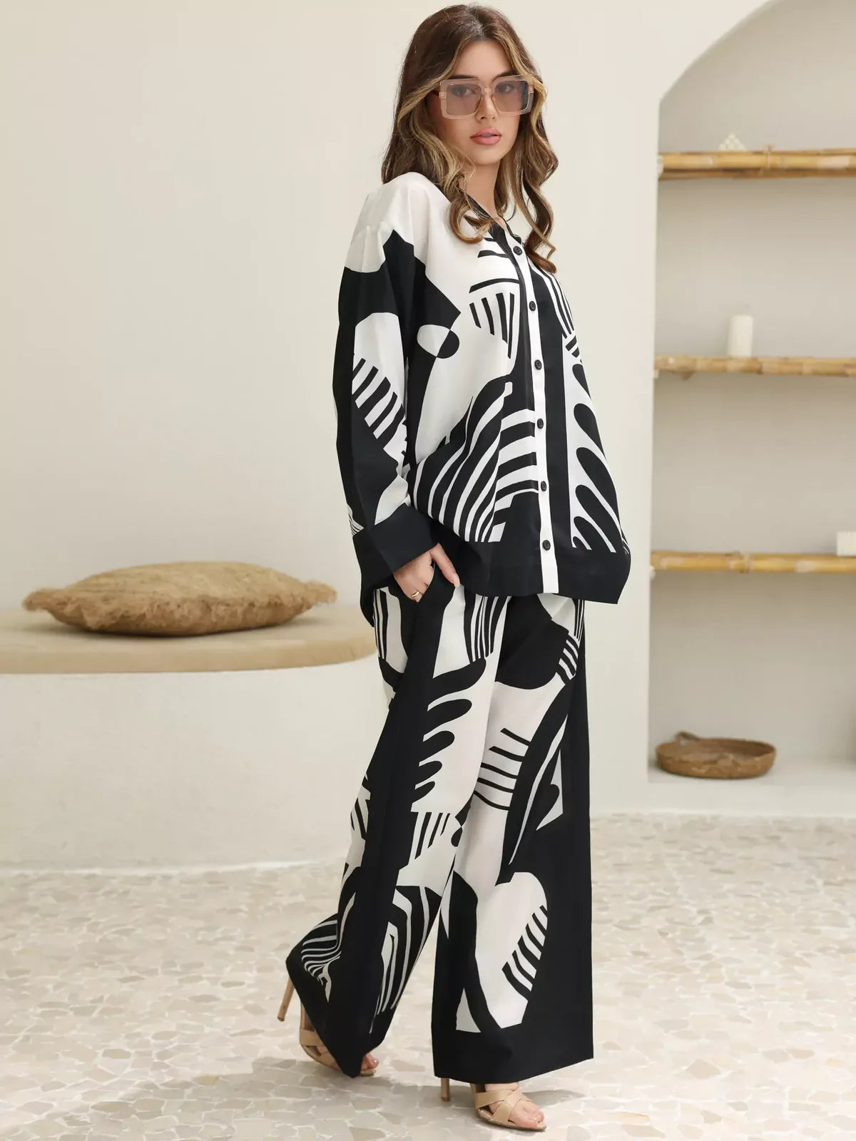 XAYWEAR Women's Kuroba Black And White Co Ord Set