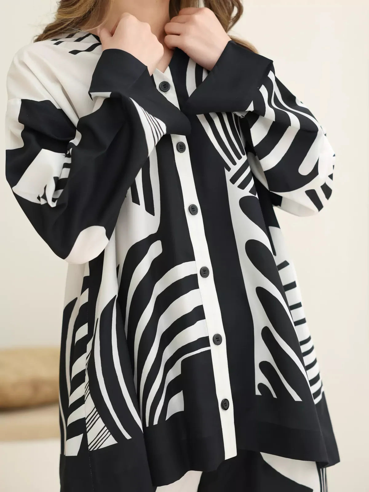 XAYWEAR Women's Kuroba Black And White Co Ord Set