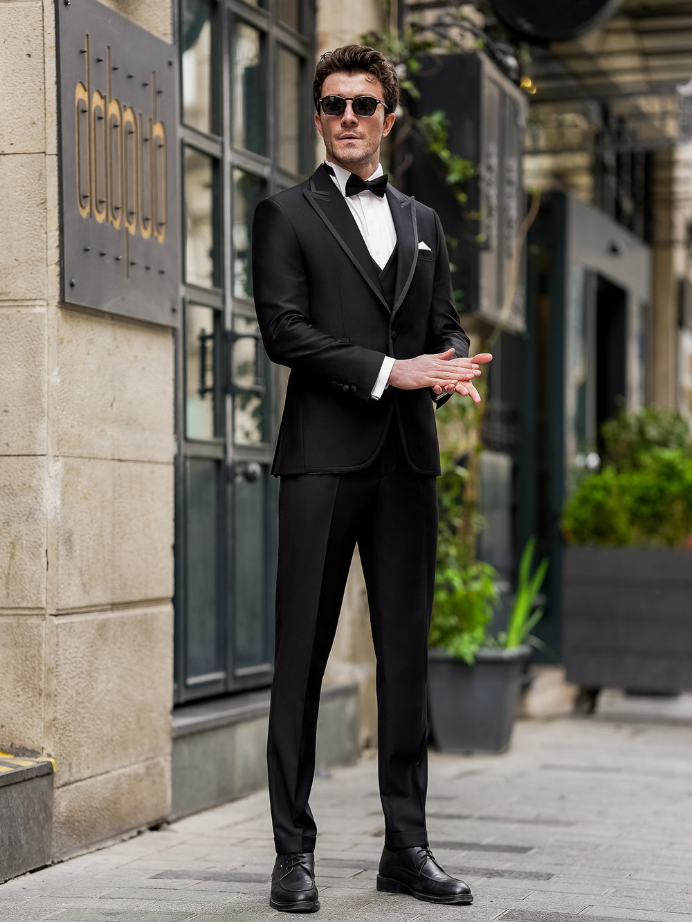 XAYWEAR Black Slim-Fit Tuxedo 3-Piece