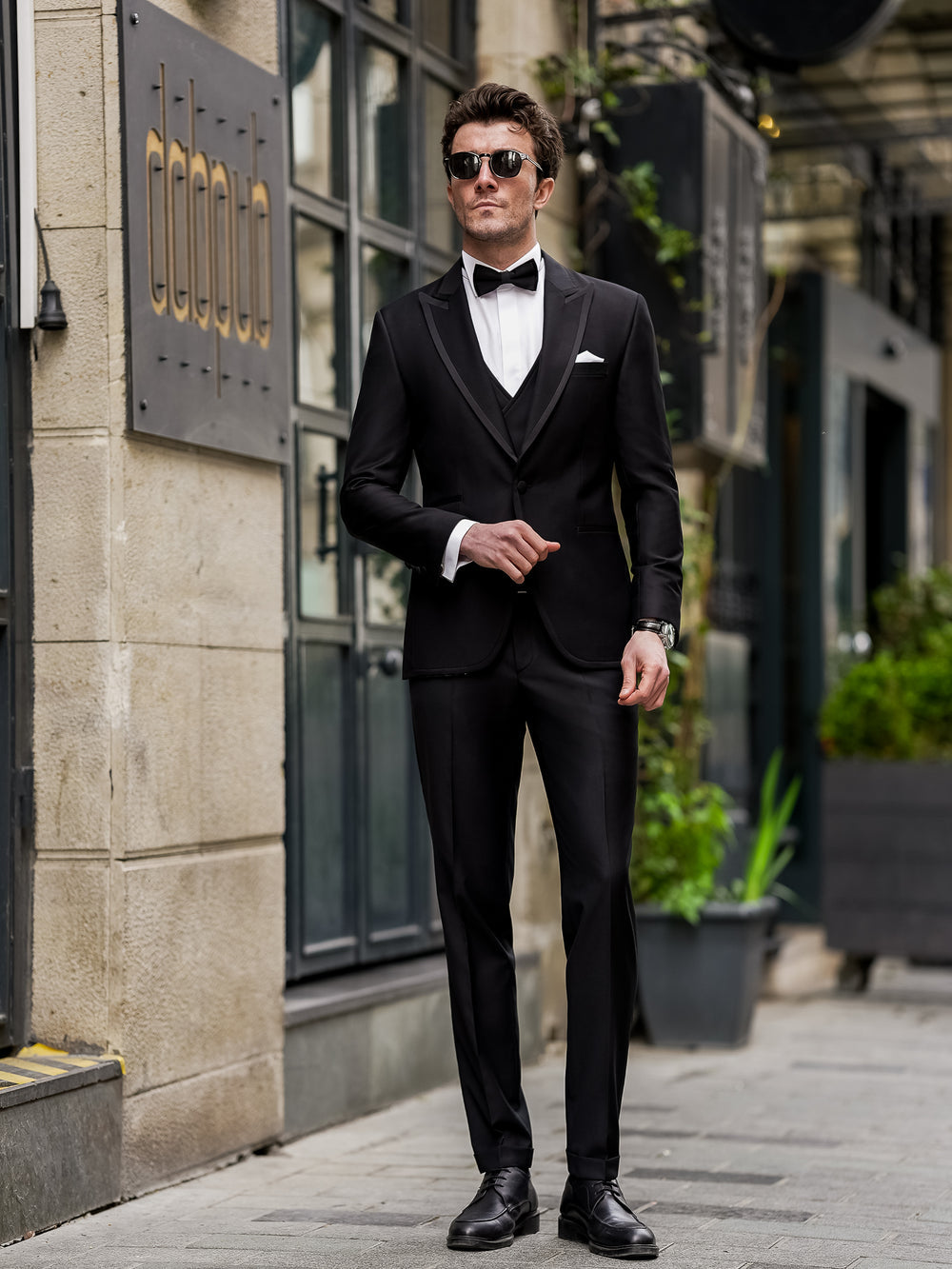 XAYWEAR Black Slim-Fit Tuxedo 3-Piece