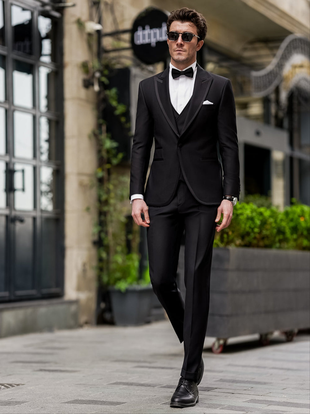 XAYWEAR Black Slim-Fit Tuxedo 3-Piece