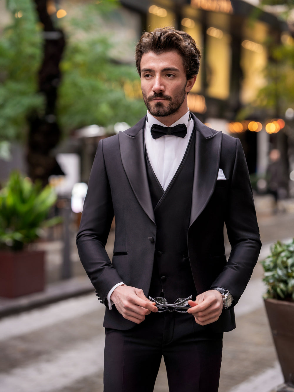 XAYWEAR Black Formal Slim-Fit Tuxedo 3-Piece Suit For Men