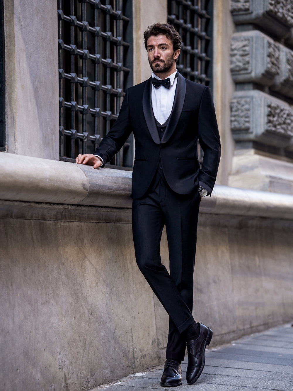 XAYWEAR The Elegant Men's Black Slim-Fit Tuxedo 3-Piece Formal Sit
