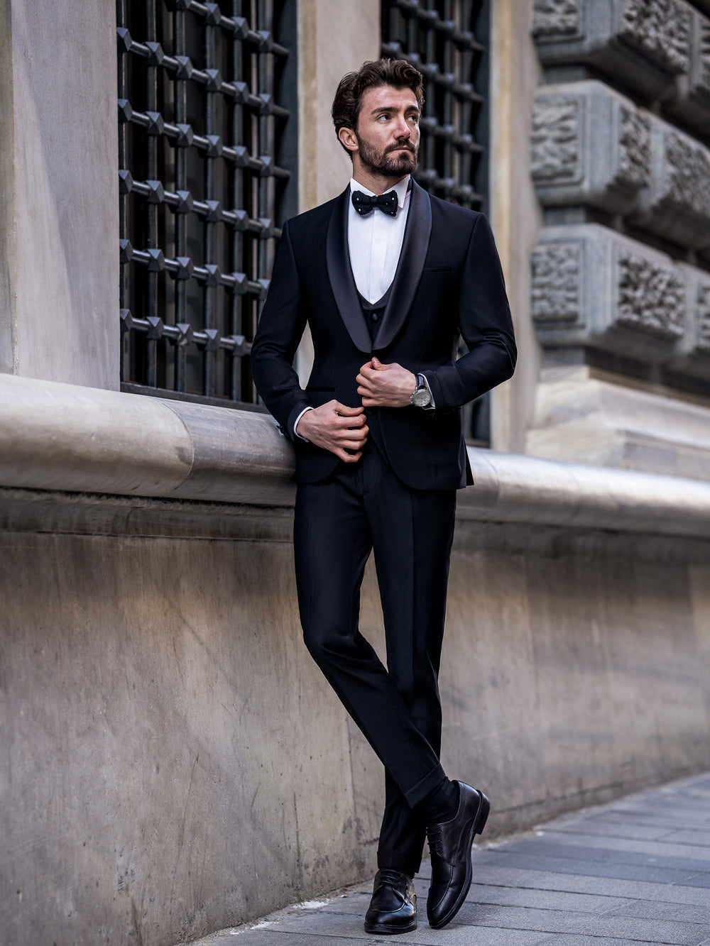 XAYWEAR The Elegant Men's Black Slim-Fit Tuxedo 3-Piece Formal Sit