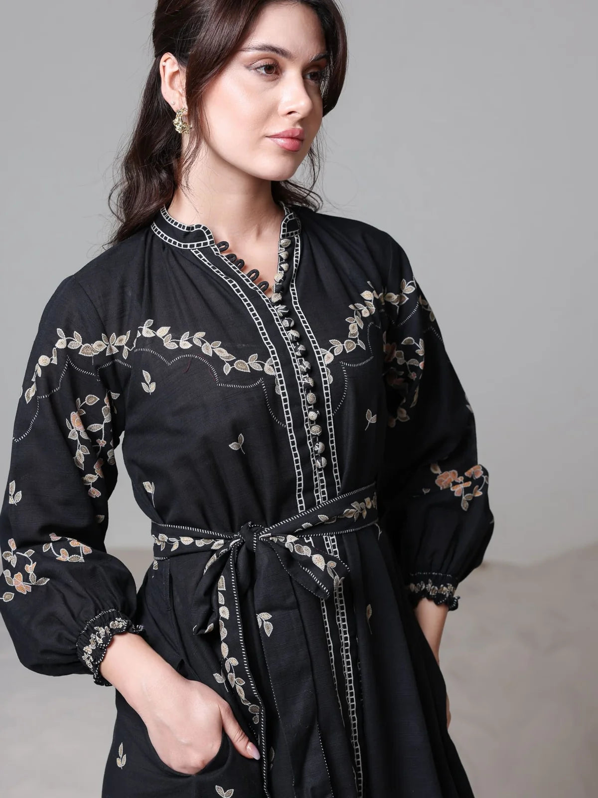 XAYWEAR Women's Rubin Black Leaf Pattern Dress