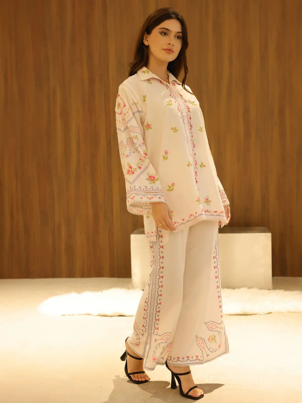 XAYWEAR Women's Rose Stitch Co Ord Set