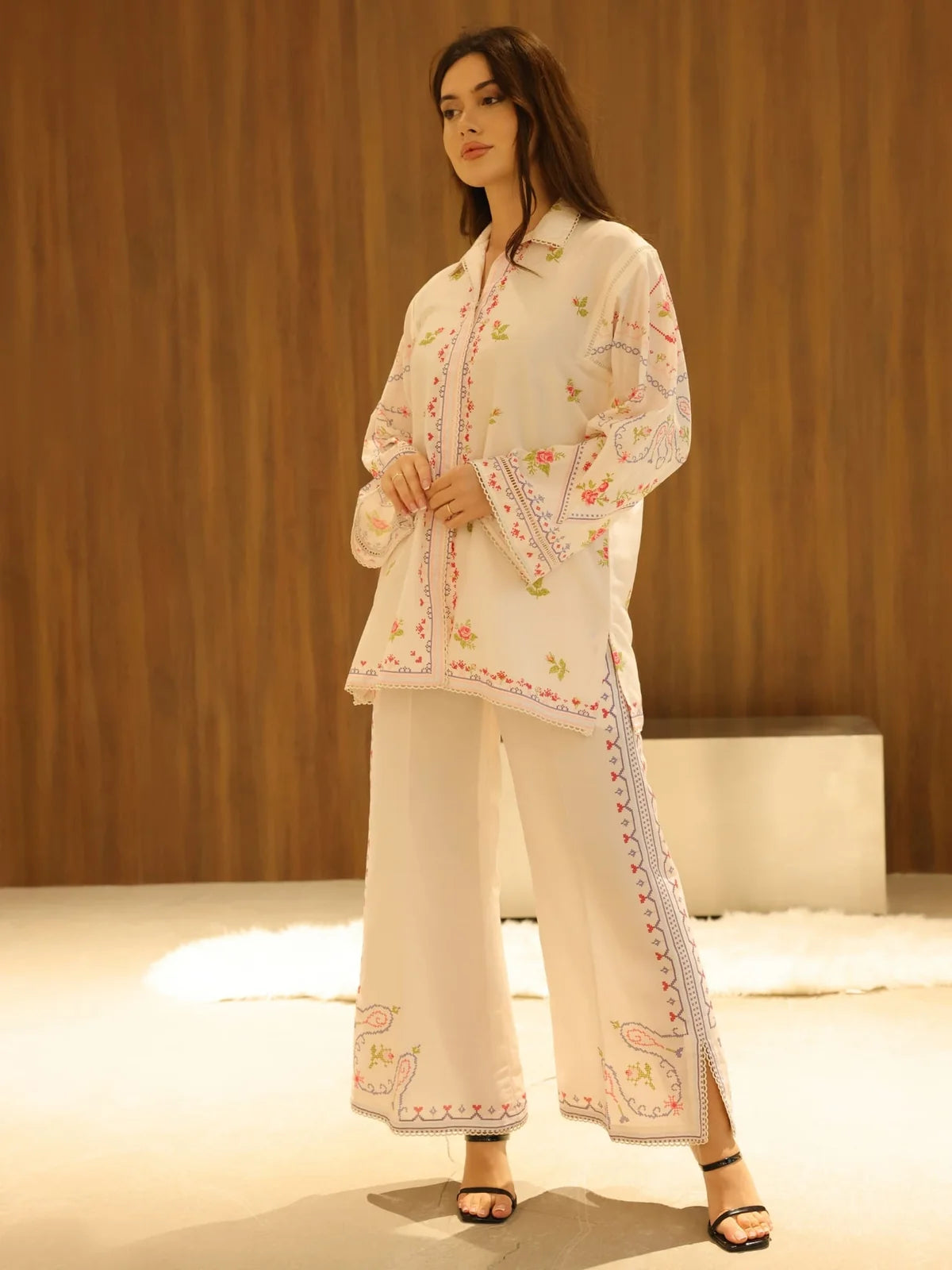 XAYWEAR Women's Rose Stitch Co Ord Set