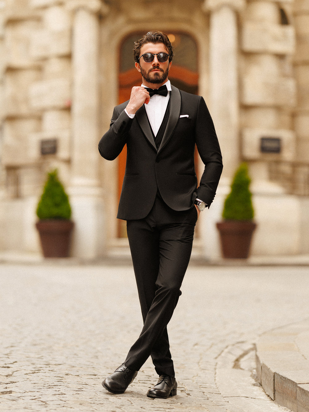 XAYWEAR Black Slim-Fit Tuxedo 3-Piece Suit For Men