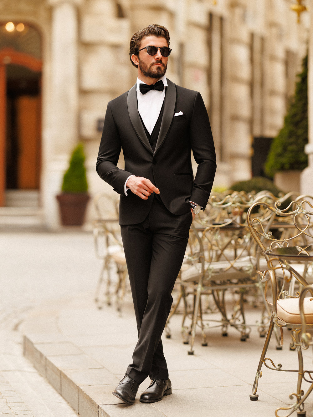XAYWEAR Black Slim-Fit Tuxedo 3-Piece Suit For Men