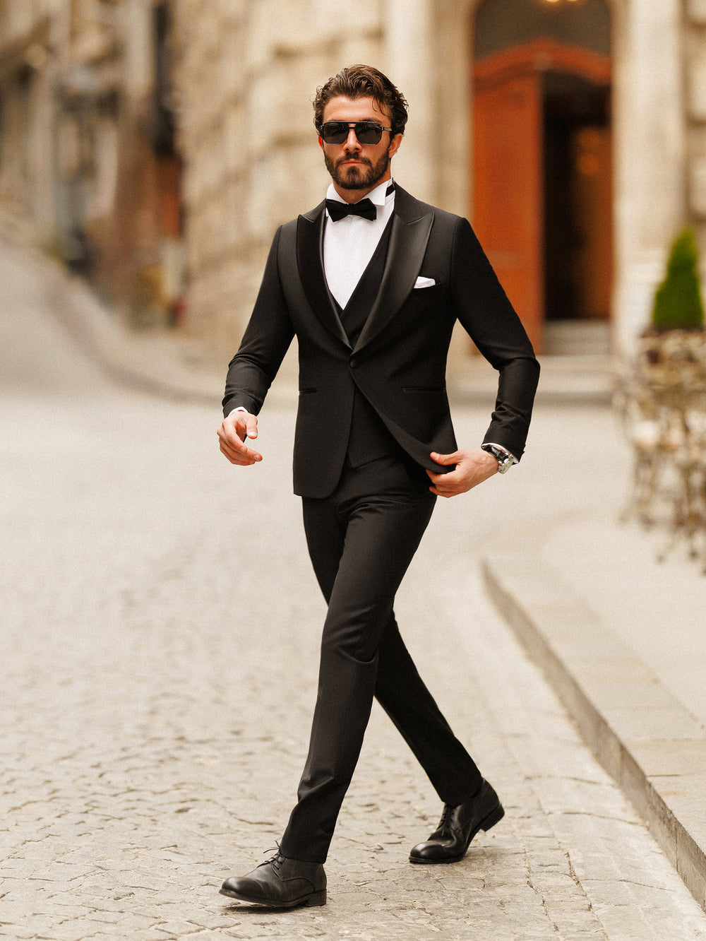 XAYWEAR Black Formal Slim-Fit Tuxedo 3-Piece Suit For Men