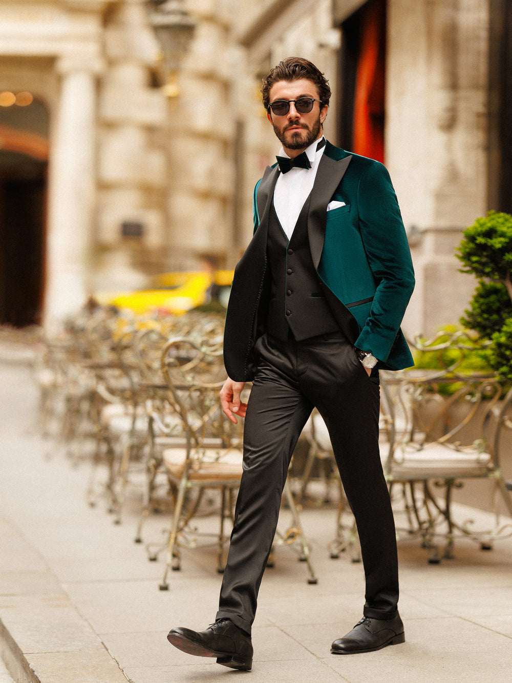 XAYWEAR Men's Emerald Velvet Slim-Fit Tuxedo 3-Piece