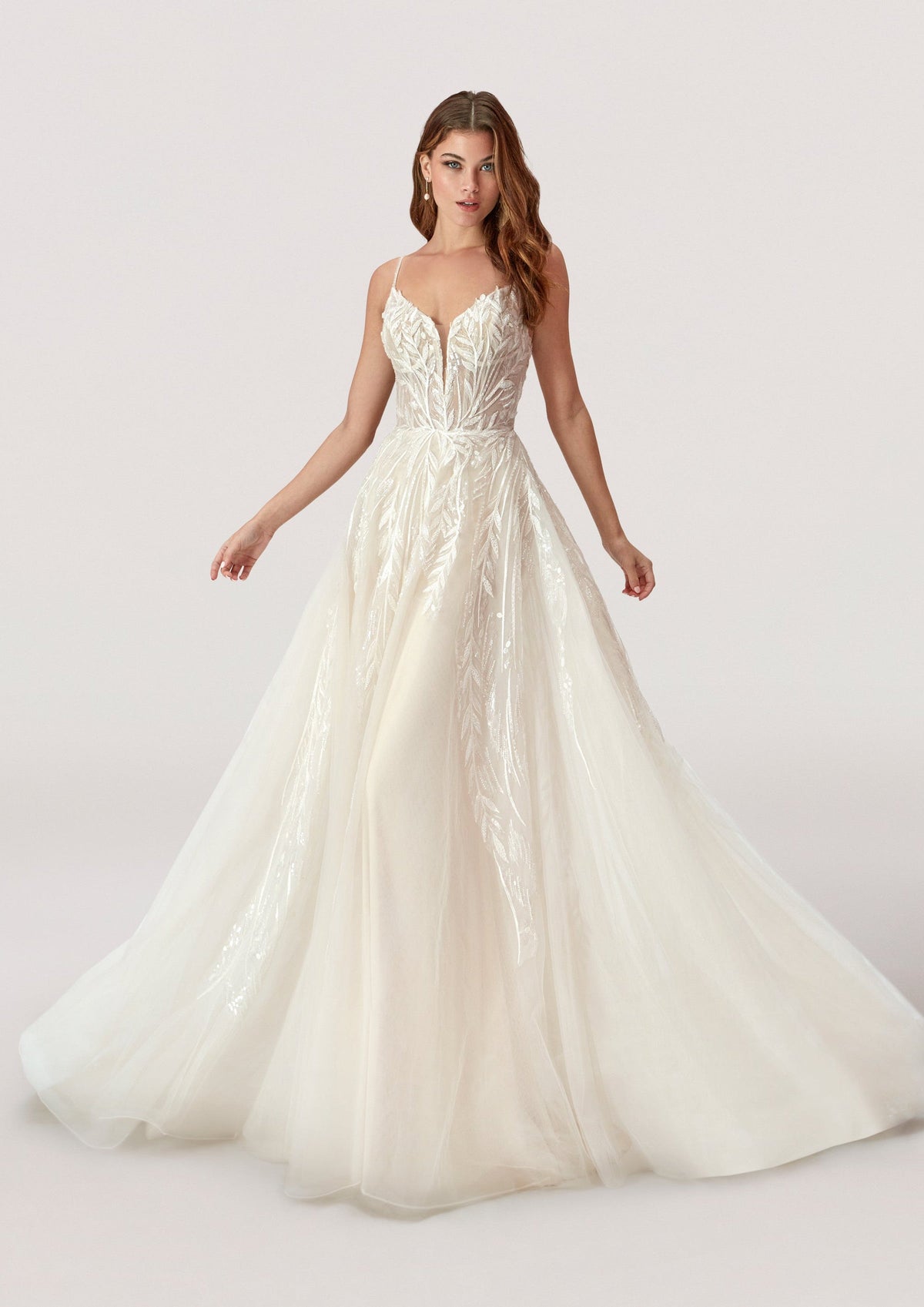 XAYWEAR elegant white wedding dress gown with intricate lace bodice and flowing tulle skirt