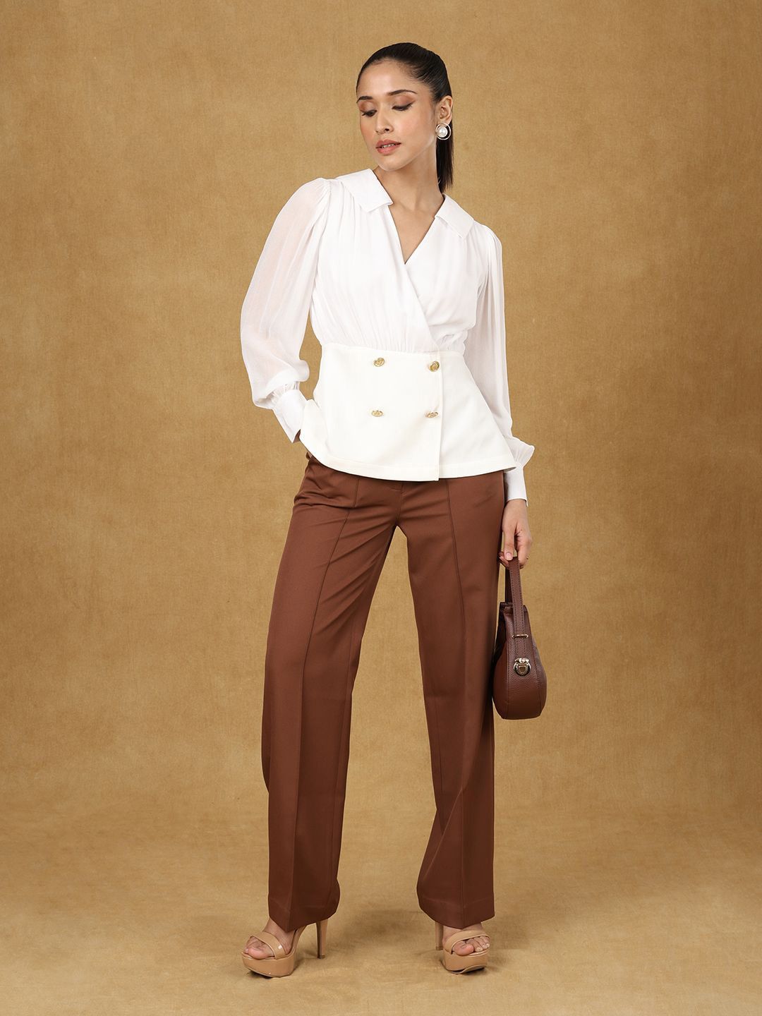 XAYWEAR elegant blouse for women with long sleeves and double-breasted design paired with brown pants
